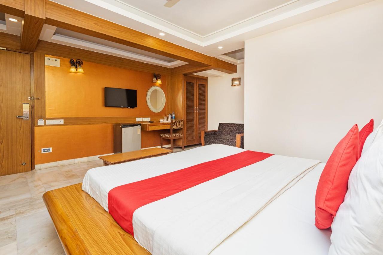 Hotel Balwas سورات المظهر الخارجي الصورة