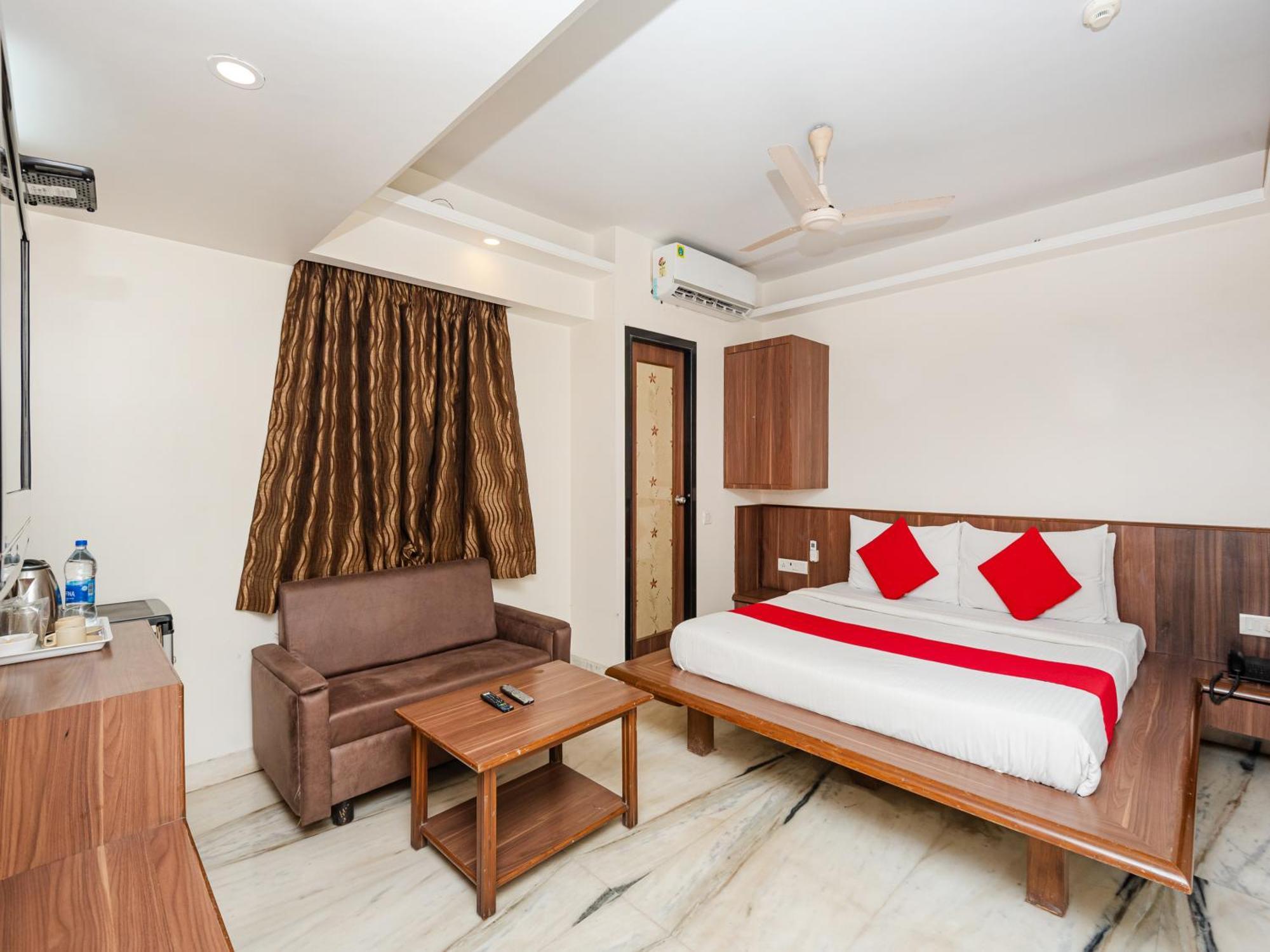 Hotel Balwas سورات المظهر الخارجي الصورة