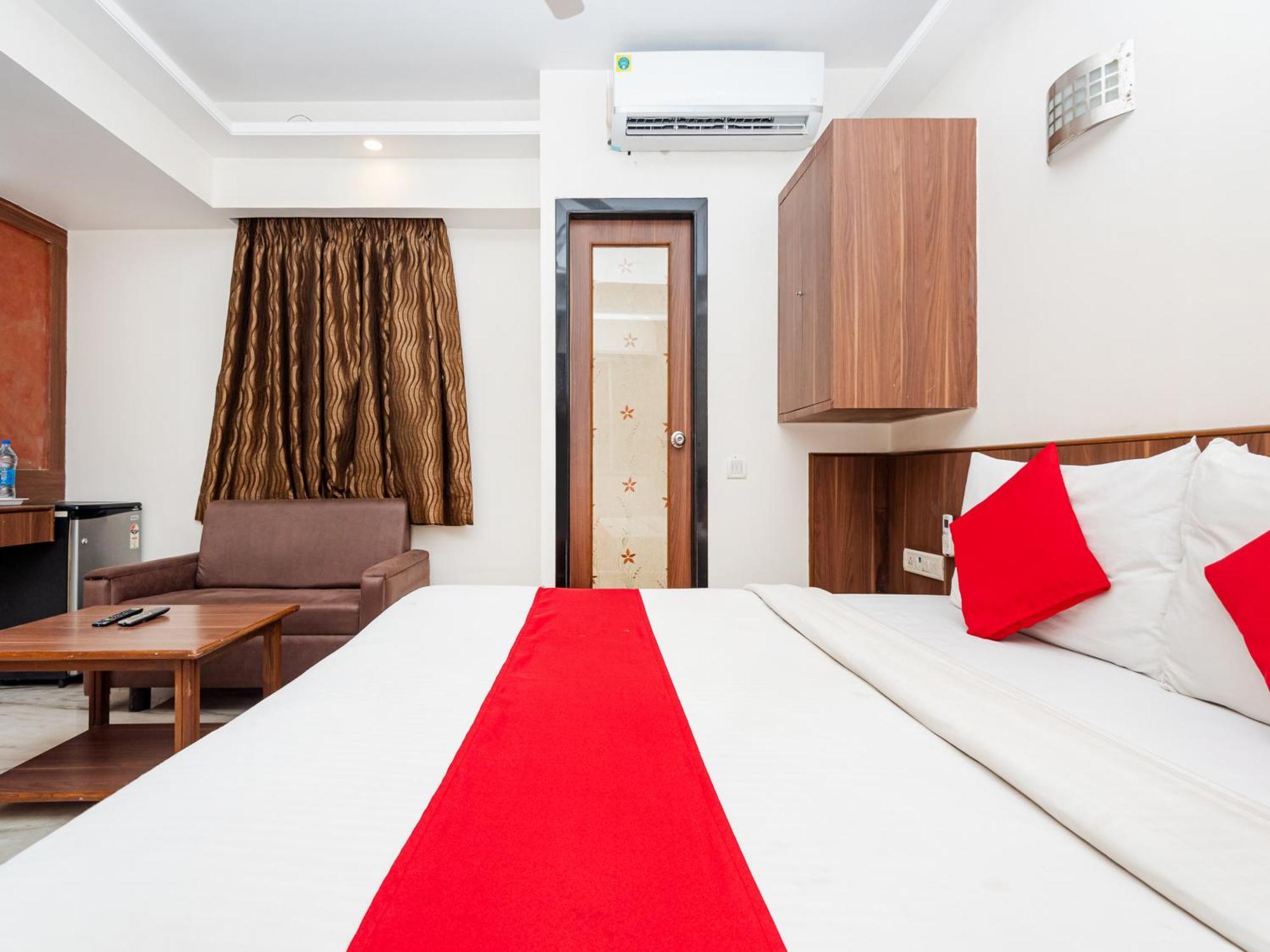 Hotel Balwas سورات المظهر الخارجي الصورة