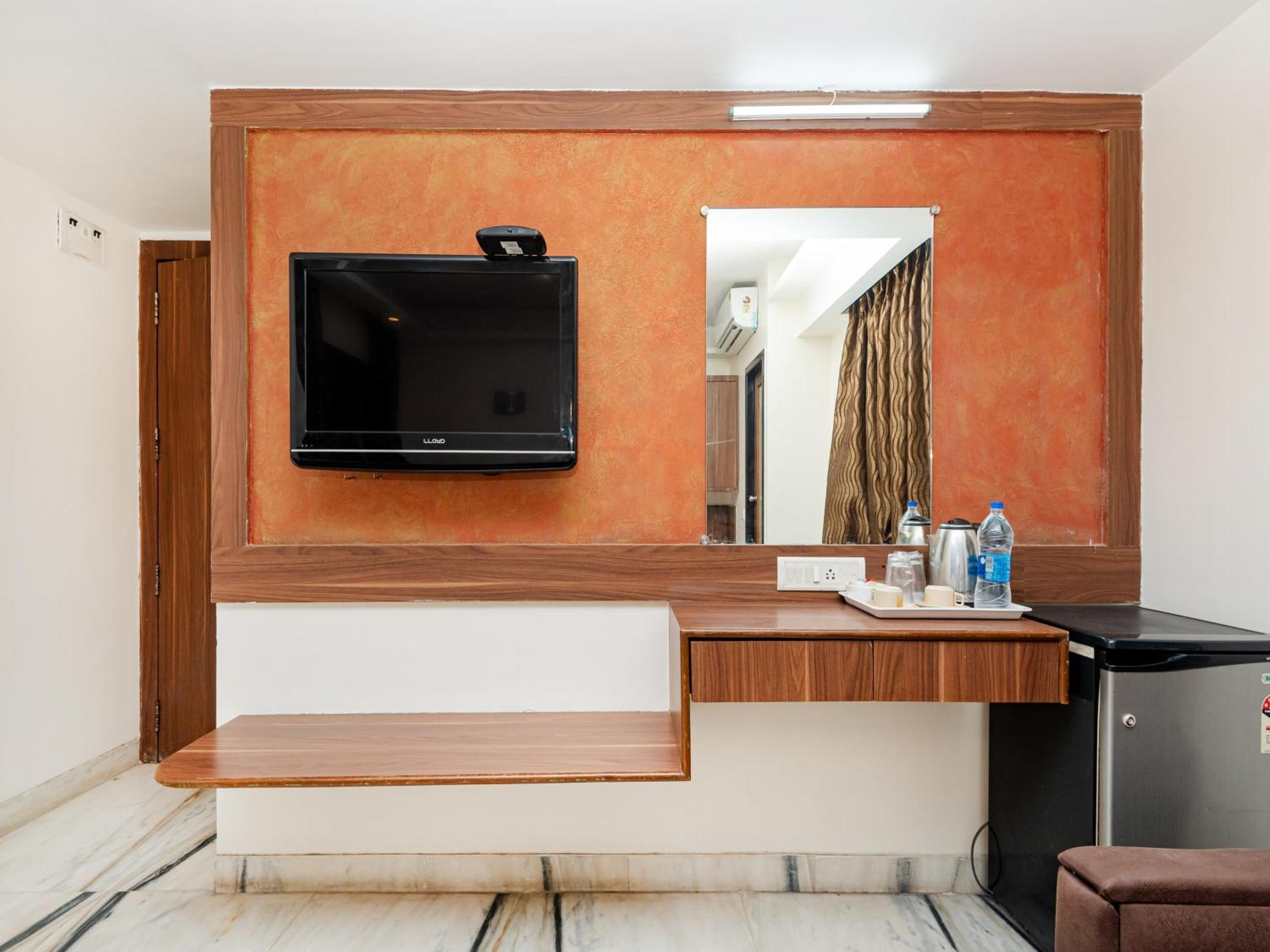 Hotel Balwas سورات المظهر الخارجي الصورة