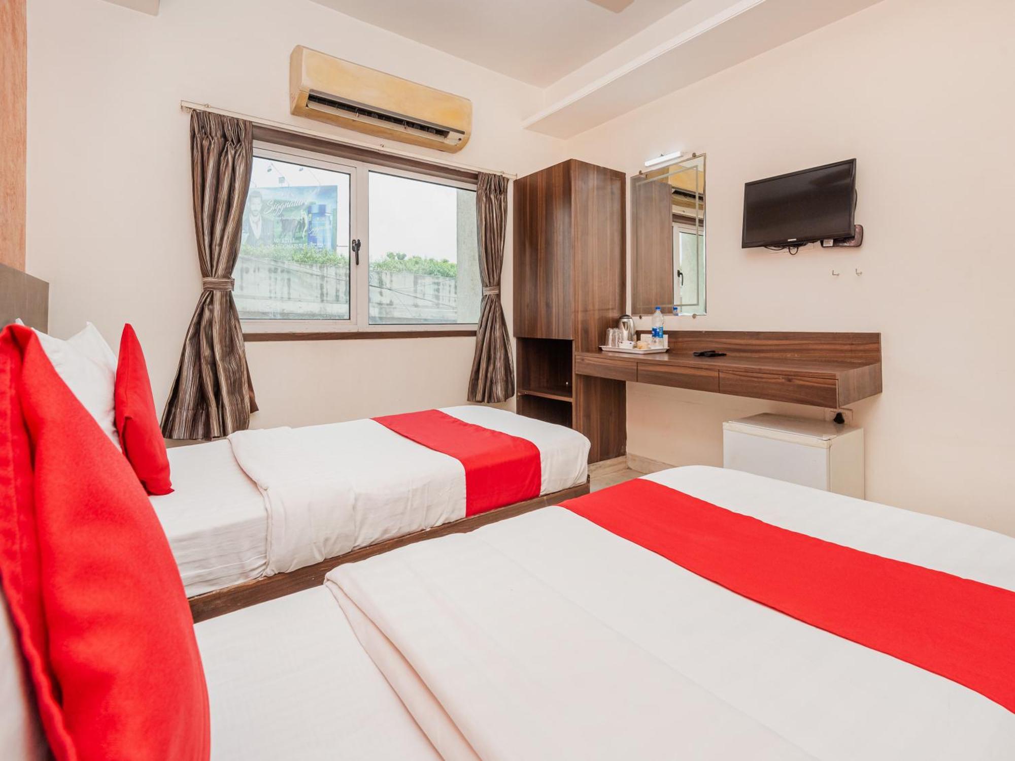 Hotel Balwas سورات المظهر الخارجي الصورة