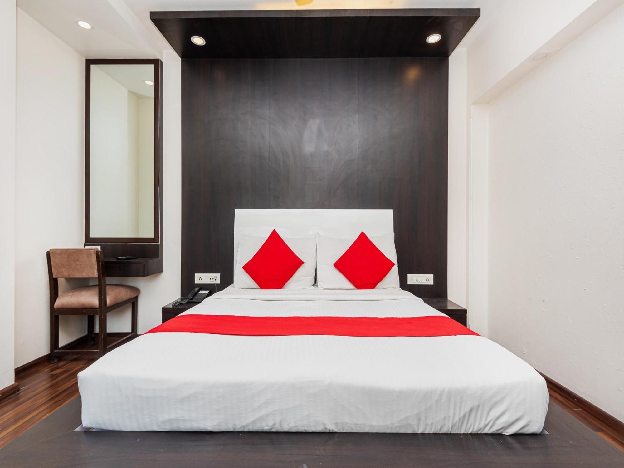 Hotel Balwas سورات المظهر الخارجي الصورة