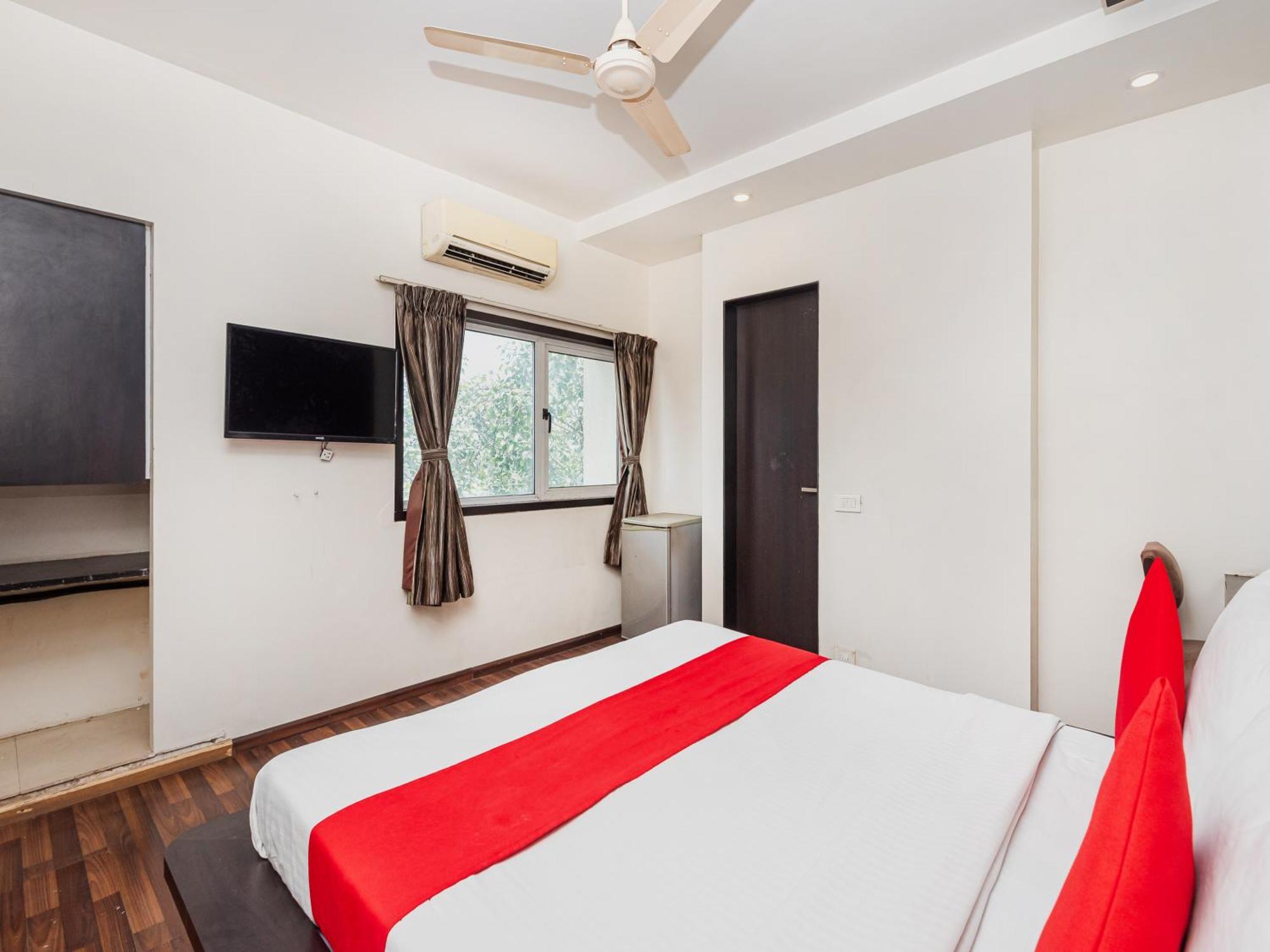 Hotel Balwas سورات المظهر الخارجي الصورة