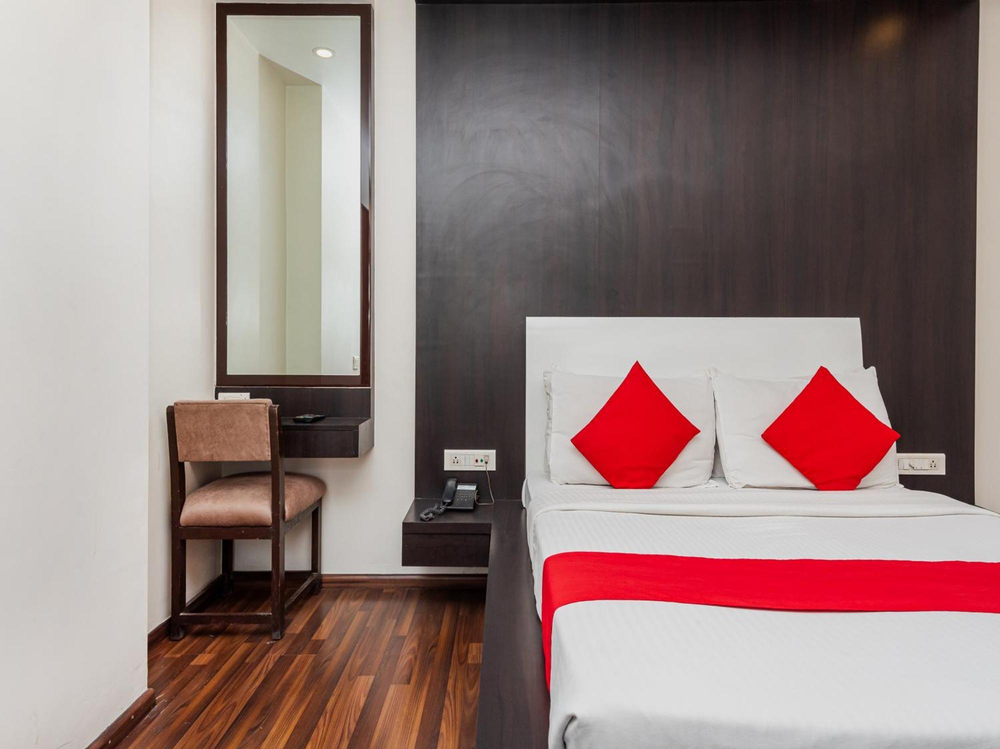 Hotel Balwas سورات المظهر الخارجي الصورة