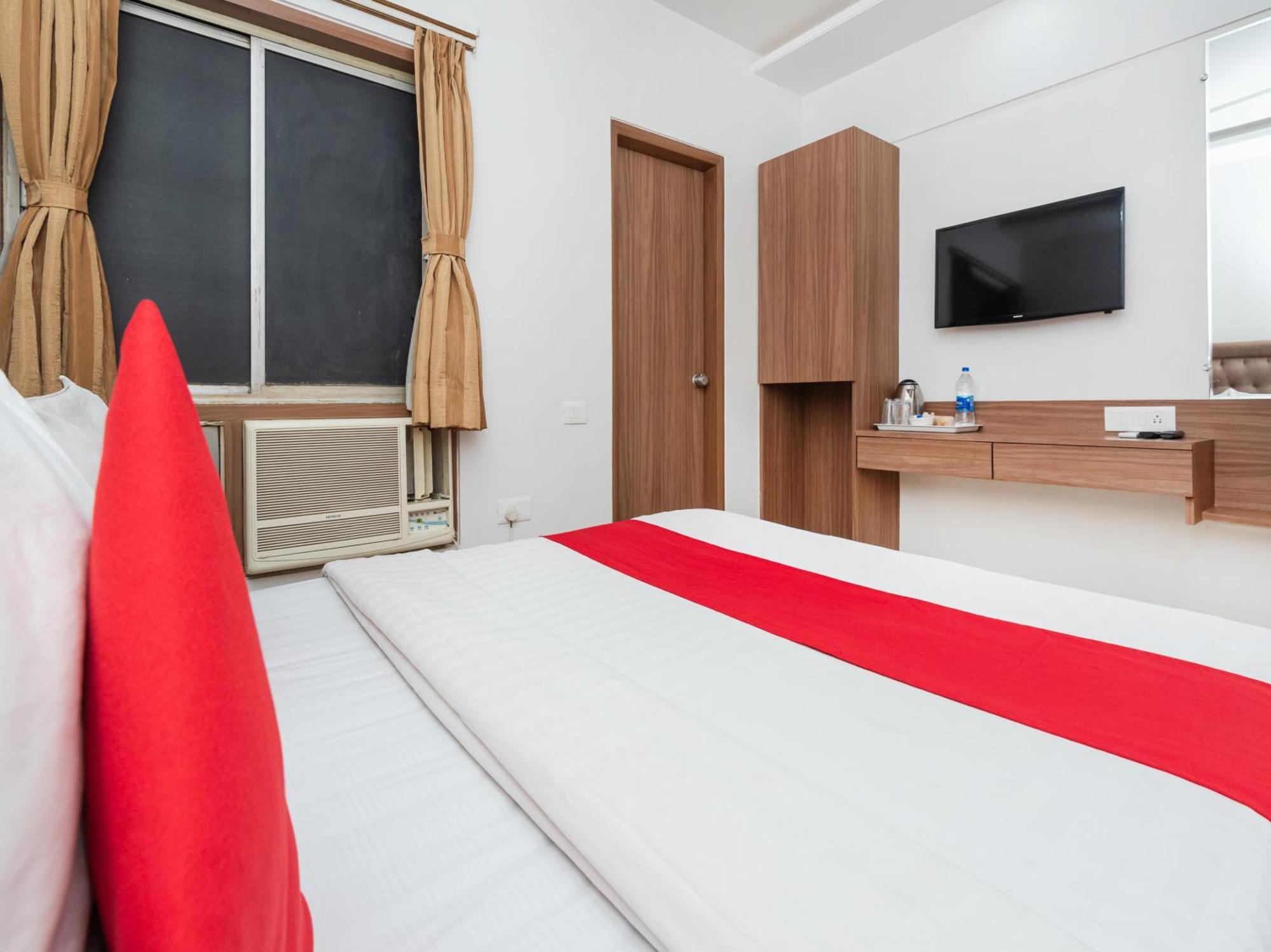 Hotel Balwas سورات المظهر الخارجي الصورة