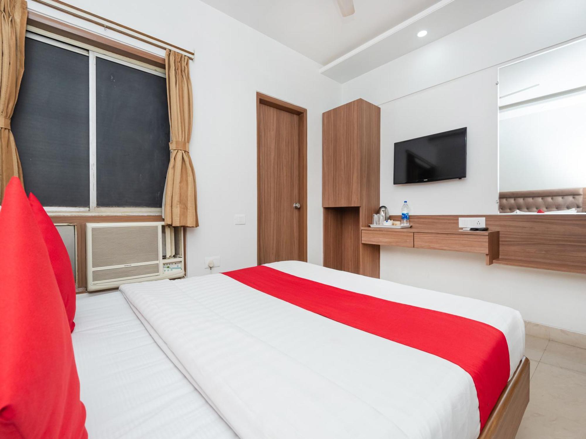 Hotel Balwas سورات المظهر الخارجي الصورة